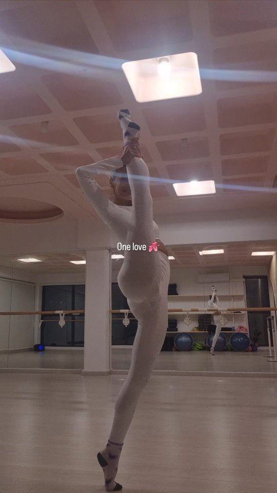 Instagram post by @dimitra_zachop for Prozis. Caption reads: Fall in love again and again 🤍

Wearing all white....