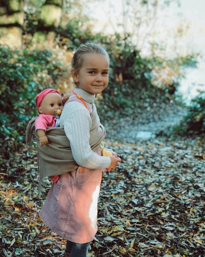 Instagram post by @travelmadmum for Next Press. Caption reads: #ad #ElliSmiles OMG- almost cryin over here....