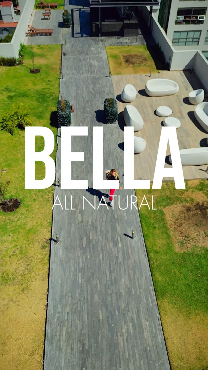 Instagram post by @gaby.ji22 for Bella All Natural. Caption reads: Oigan… 🫣 ¿también sienten que el cuerpo a veces....