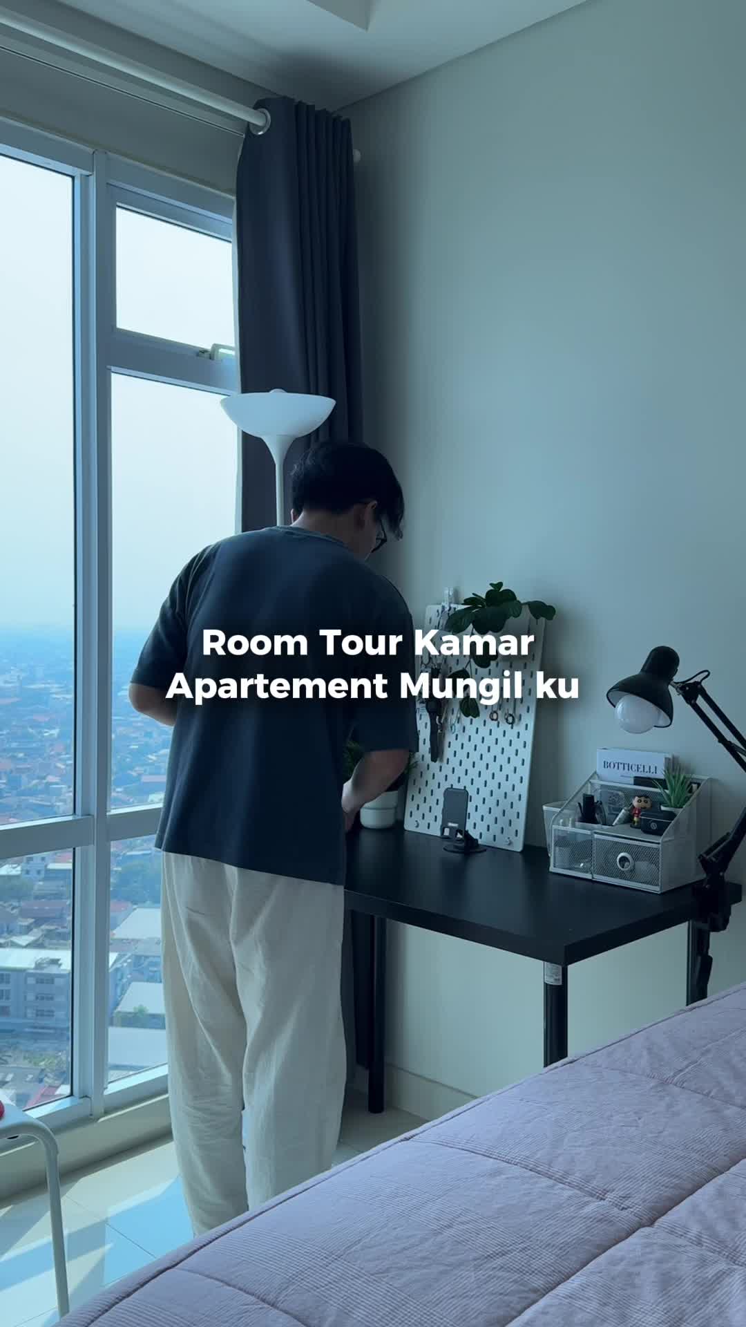TikTok post by @ikhsanpirdaus1 for Quaker Oats. Caption reads: ROOM TOUR KAMAR APARTEMENT DAN SARAPAN ALA AKU....