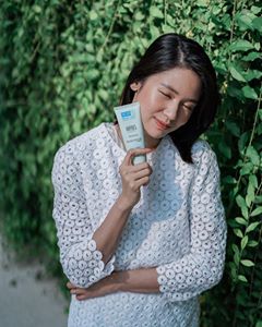 Instagram post by @laurabas for Hada Labo Indonesia. Caption reads: Tamagohada Face Wash adalah sabun pembersih wajah....