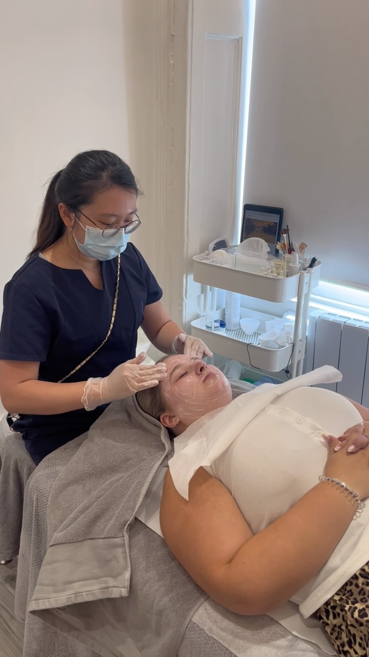 Instagram post by @lily.herridge for EC Clinic London. Caption reads: [...] AD

I was kindly invited along to....