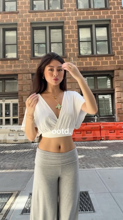 Instagram post by @joannaagabrielle for Edikted. Caption reads: @edikted code: JOANNAGAB10 💗 #edikted #ediktedad....