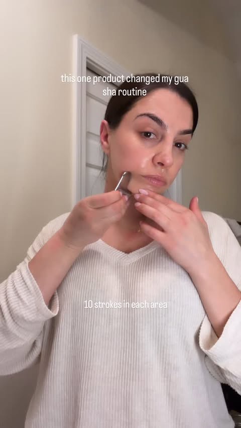Instagram post by @sabrina__nella for Mario Badescu. Caption reads: [...] Peptide PDRN Jelly Cream from @mariobadescu....
