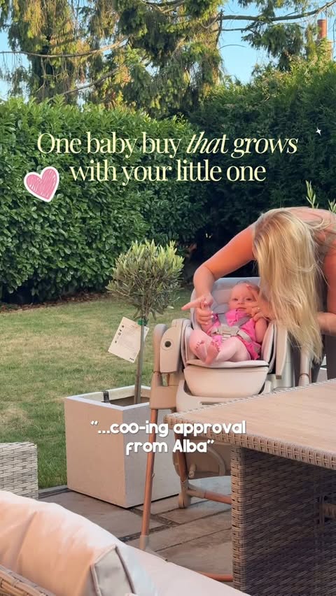 Instagram post by @travelsbypaige for Maxi-Cosi. Caption reads: One of my favourite things about the @maxicosi_eu....