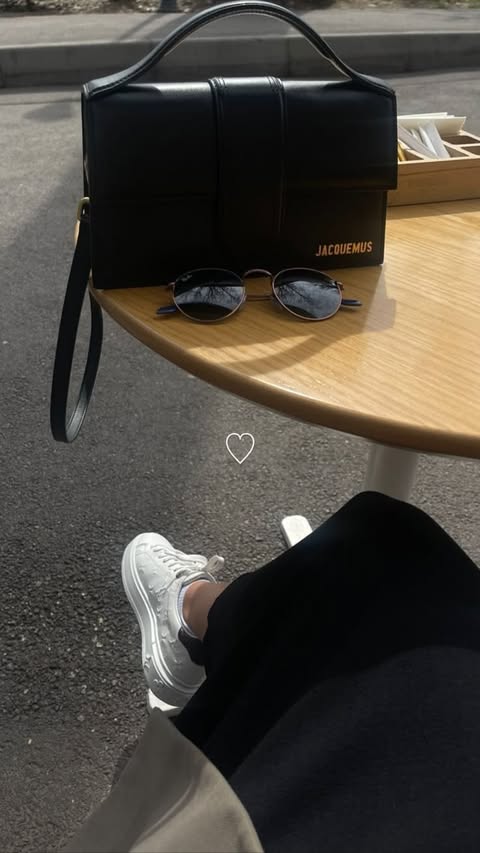 Instagram post by @mateopelo for Voghion. Caption reads: New haul from Voghion! Link in bio to download the....