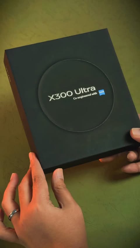 Instagram post by @amanz.my for vivo Malaysia. Caption reads: [...] kan? #vivoX300UltraMY #X300UltraMY....