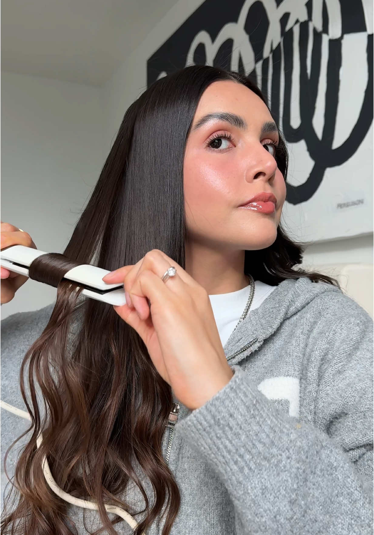 TikTok post by @soyelennn for Colorlomo. Caption reads: #fyp #paratii #colorlomo #curldefiningoil #blowout....