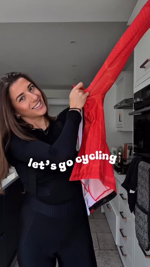 Instagram post by @jenna_goodfellow for Siroko. Caption reads: Fit checkkkk🚨🌶️ Outfit from @sirokocycling dc:....