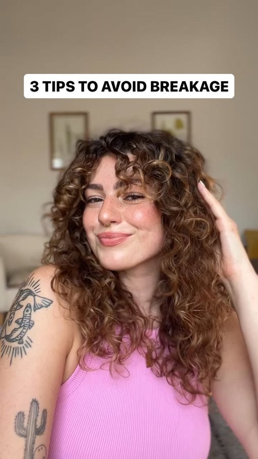 Instagram post by @brittminetti for AQUIS Hair. Caption reads: [...] prevent breakage and frizz! 

shop....