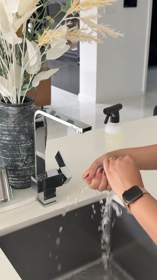 Instagram post by @mums_great_life for Lucent Globe. Caption reads: [...] loving my new cleaning routine with....