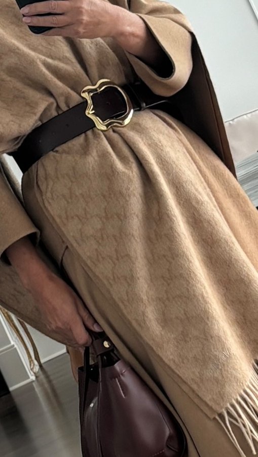 Instagram post by @lisacorbo for Max Mara. Caption reads: anything but basic @maxmara.