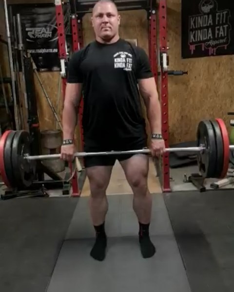 Instagram post by @kieliszkowskimateusz for Kinda Fit Kinda Fat. Caption reads: [...] my first deadlift training....