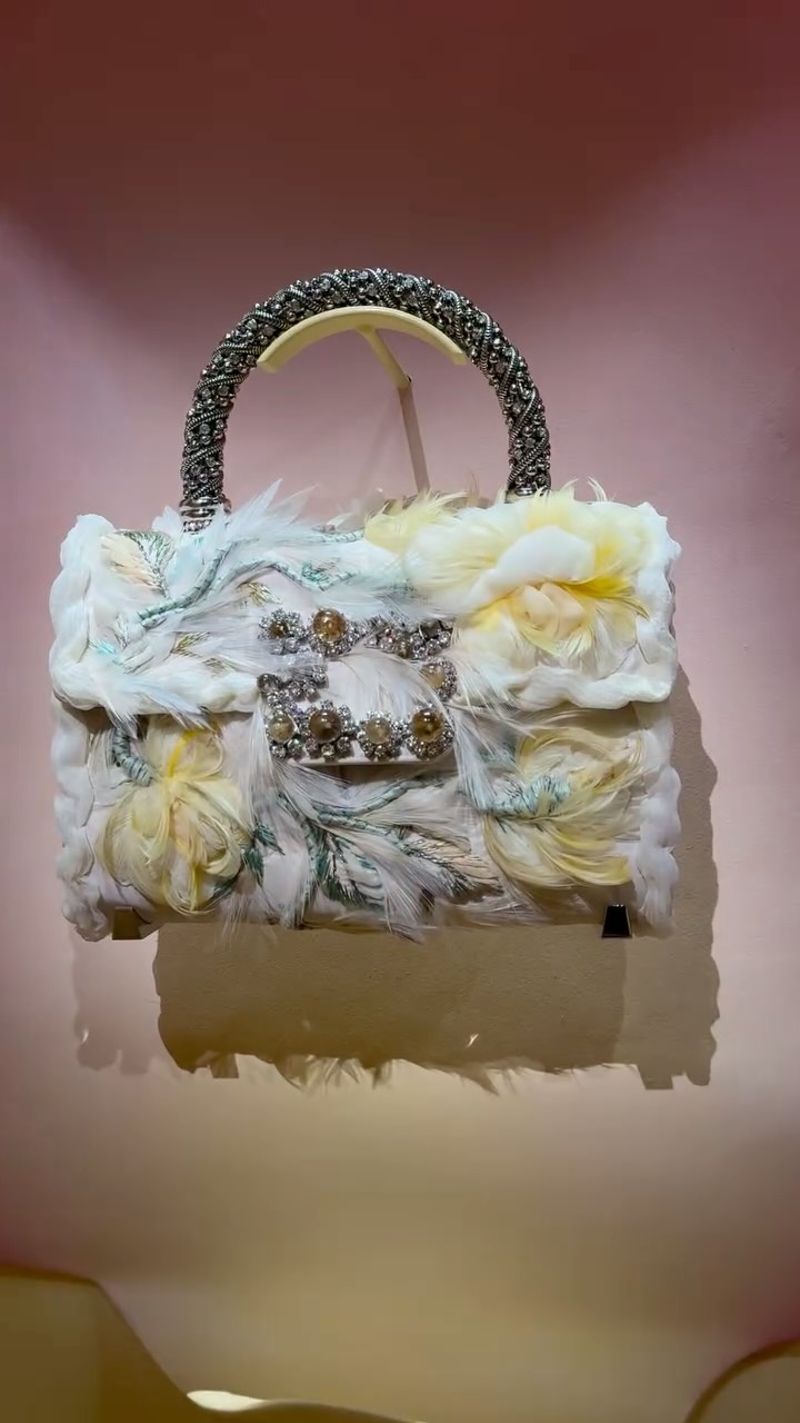 Instagram post by @jixxy for Roger Vivier. Caption reads: [...] Vivier 🌹
An intimate unveiling of Roger....