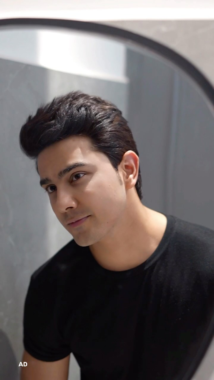 Instagram post by @ssunnychoppra for Gillette. Caption reads: Experience the @GilletteIndia Fusion5 – Your....
