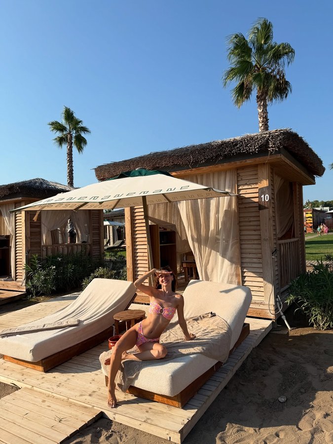 Instagram post by @aslisumen for ALOHAS. Caption reads: Love you Antalya you’re my kind of hot....