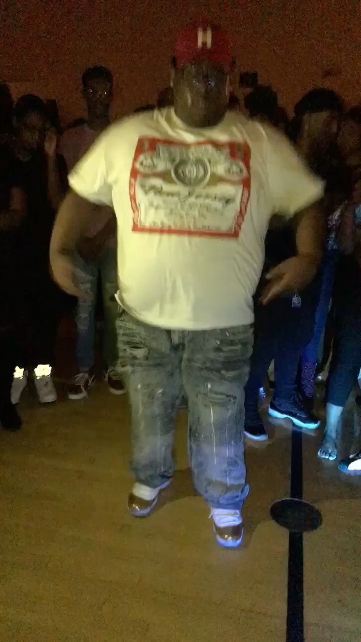 Instagram post by @shannyyyy.2x_ for The Shade Room. Caption reads: What my food sees outside the microwave 😂😂....