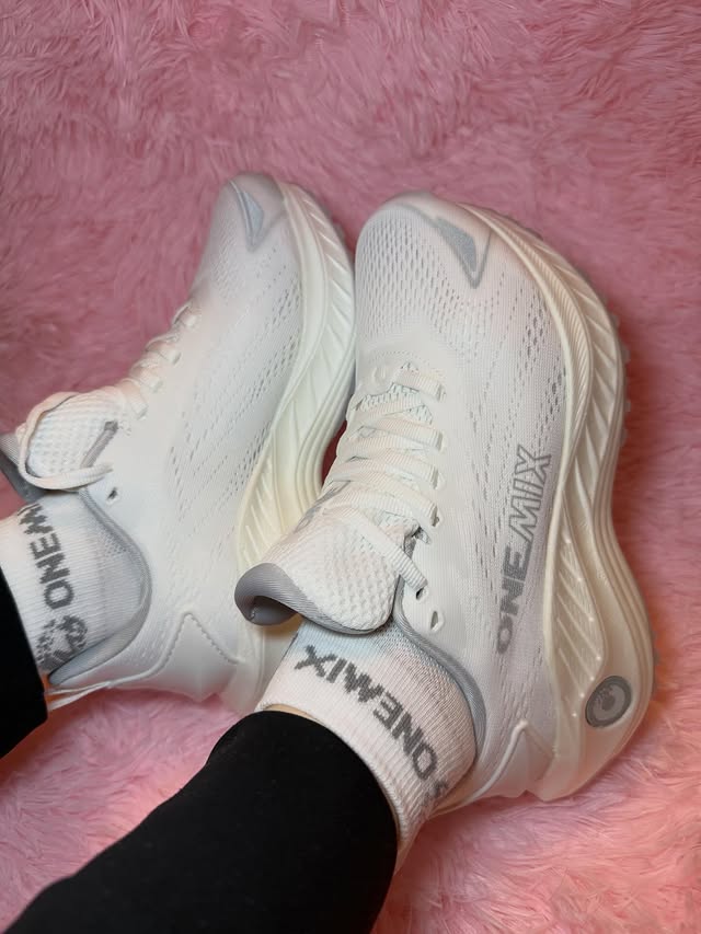 Instagram post by @ervini.style for Onemix. Caption reads: AD/ Shoes @onemixrunning - Comfort, style & the....