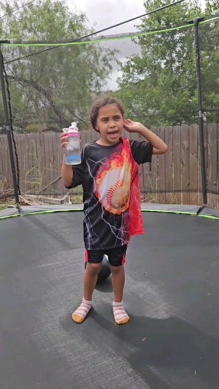 Instagram post by @michaiahtx for Cirkul. Caption reads: Hey @drinkcirkul  watch this !! 

Listen up....