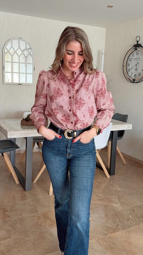 Instagram post by @mumtrendy for Rihoas. Caption reads: Dos camisas de @rihoas_official 💫 Cuál te gusta....