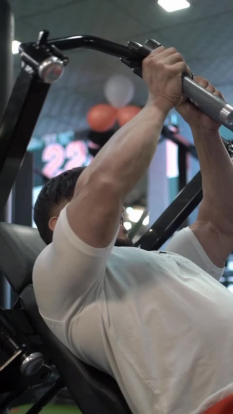 Instagram post by @rahulfitness_ifbb for Bigmuscles Nutrition. Caption reads: Muscle banta hai consistency se…
aur consistency....