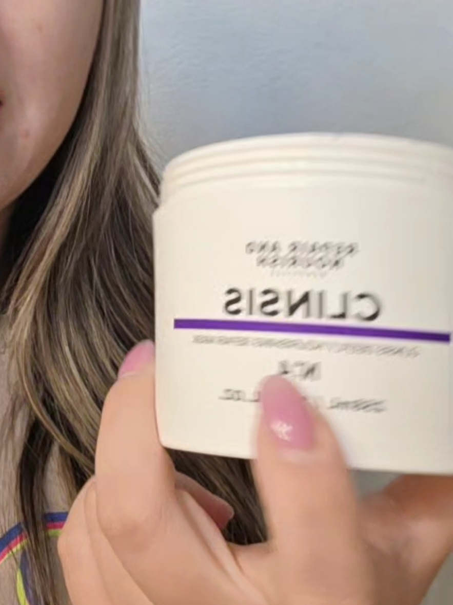 TikTok post by @orubyred for CLINSIS. Caption reads: [...] #cabello #hairtok #cabellosaludable @CLINSIS.