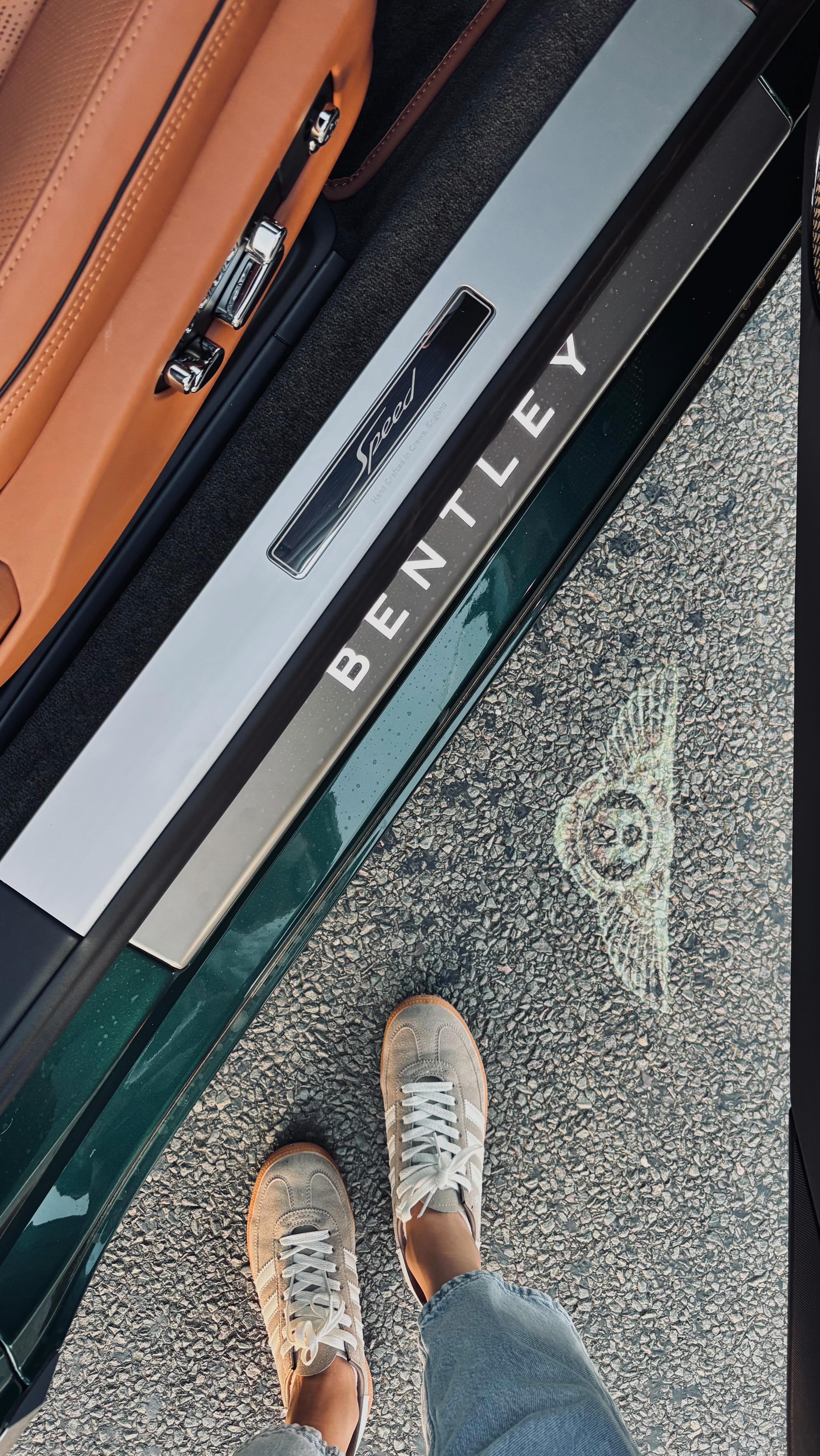 Instagram post by @smoothiewhat for Bentley Motors. Caption reads: Mummy bus of the weekend…

__________

#girlpower....