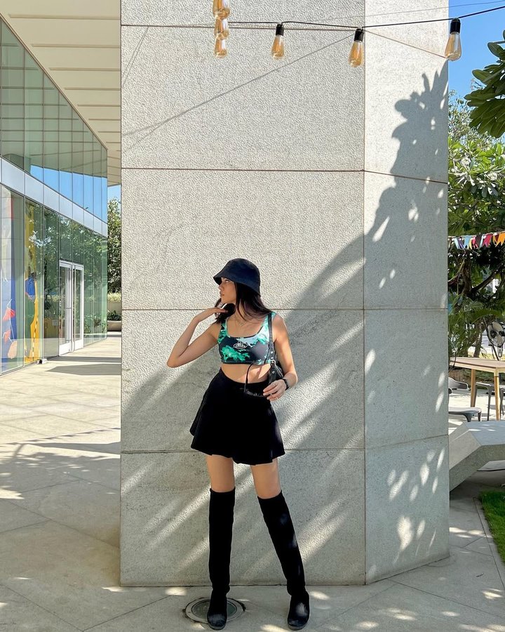 Instagram post by @manyarajesh_ for streetstylestore. Caption reads: my kind of light show ;)....