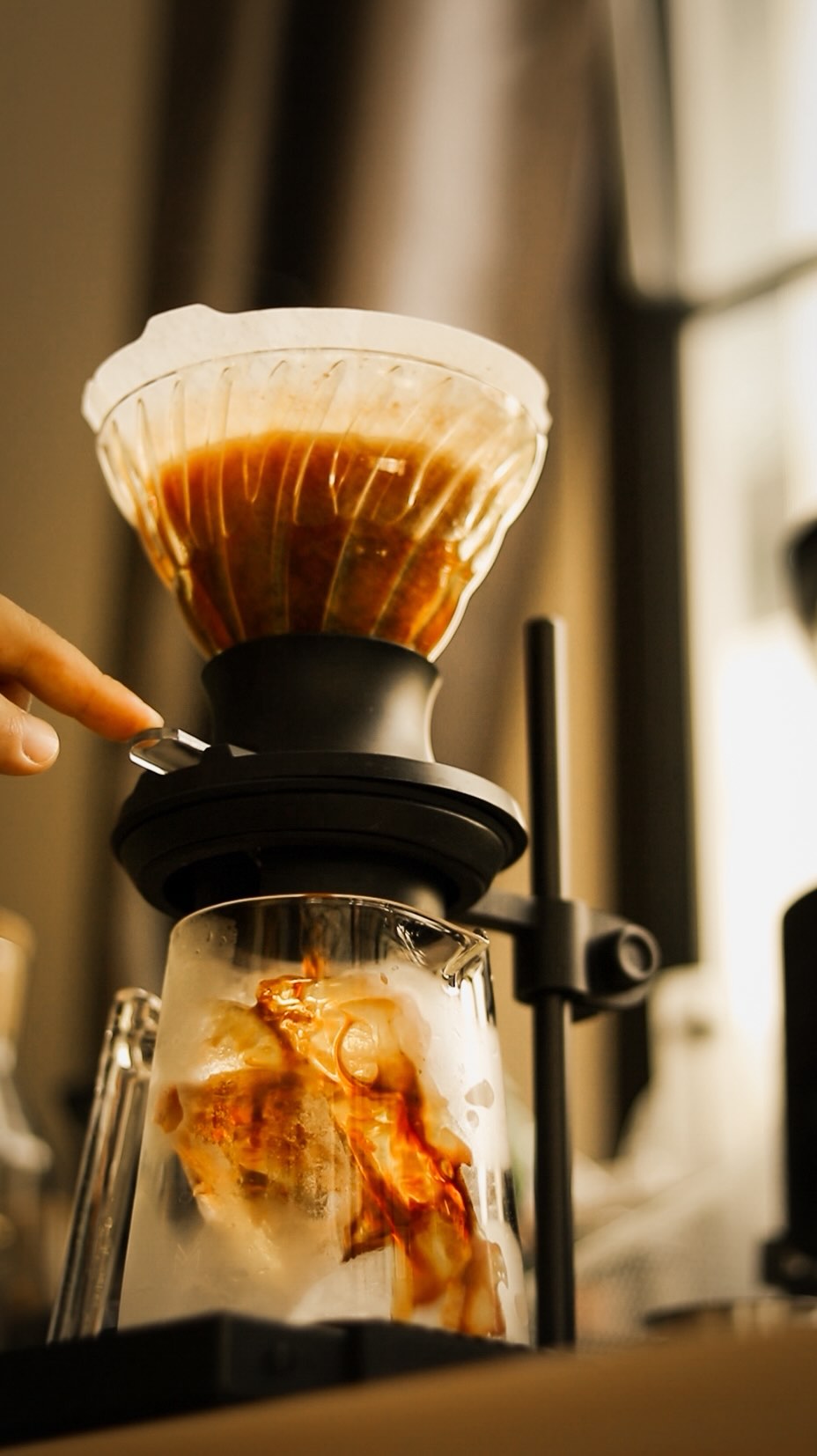 Instagram post by @phiyarphat for HARIO. Caption reads: Iced coffee with Hario Switch 🧊

#coffee....