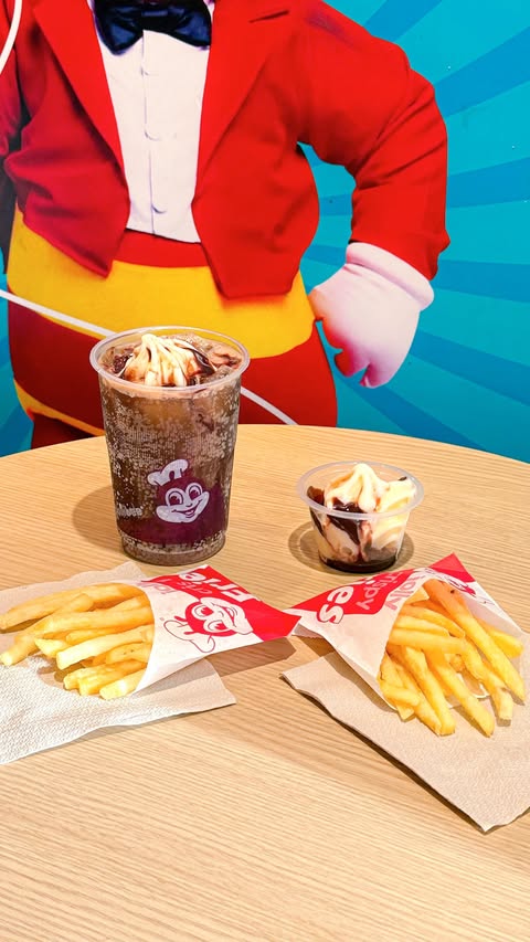 Instagram post by @dearmomsph for Jollibee. Caption reads: [...] the #JOYofFriesSnacking with @jollibee ’s....