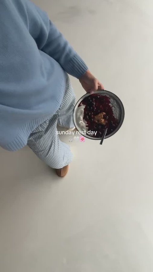 Instagram post by @loeshartman for Vitakruid. Caption reads: Spending the sunday with @vitakruid 
Happy sunday....