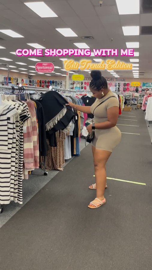 Instagram post by @queenofmississippi for Citi Trends. Caption reads: We love a good shopping spree🛍️! Thanksgiving is....