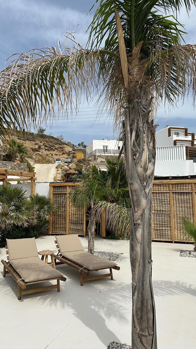 Instagram post by @cheyannekerr_ for Atyab Al Marshoud. Caption reads: [...] is https://prf.hn/l/kVBke8v 💗 ad....