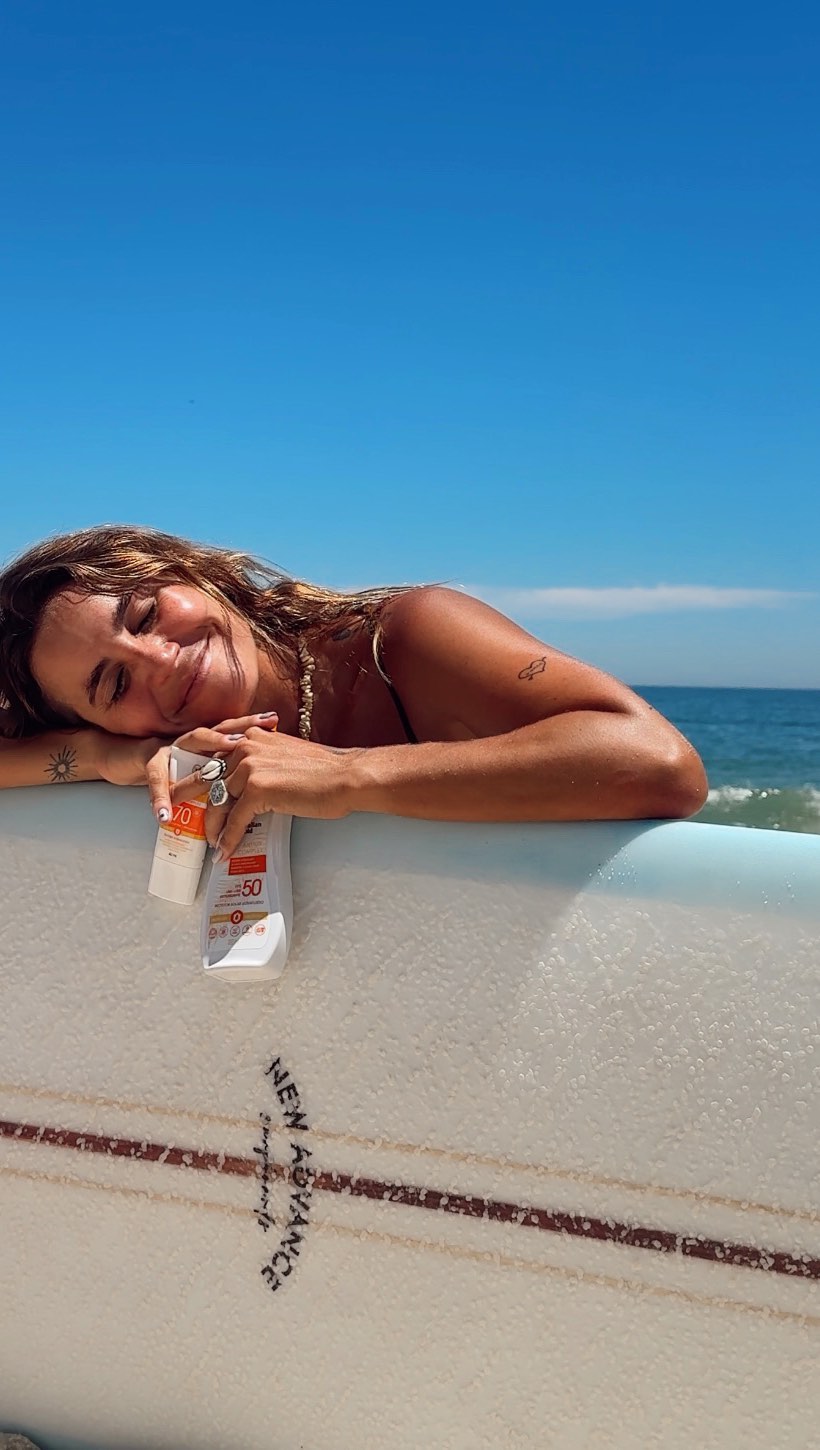 Instagram post by @chloecalmon for Australian Gold. Caption reads: Embarcando pra uma #MissãoGold com....