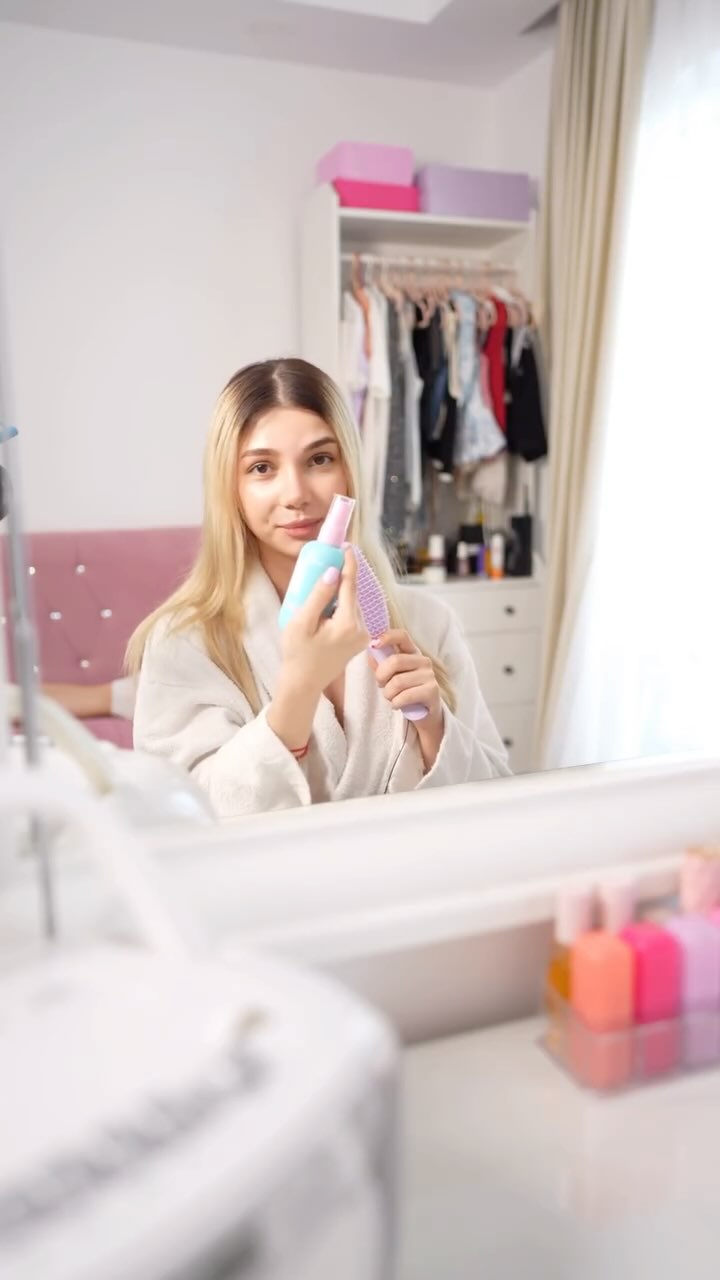 Instagram post by @denisaglim for Hairburst. Caption reads: eu am inceput sa folosesc elixirul de par de la....