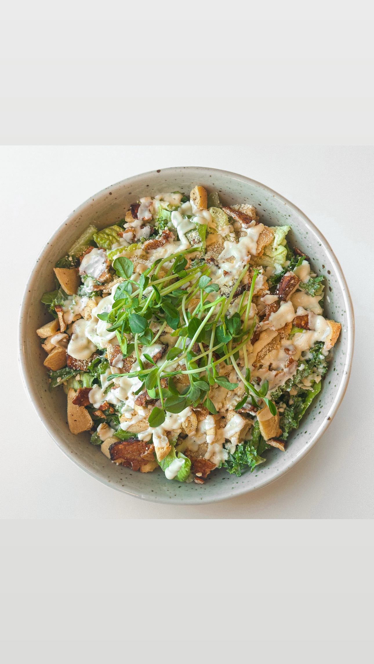Instagram post by @realameliejohansson for Smakbox. Caption reads: Den bästa veganska caesarsalladen ✨🥬

Välkomna....