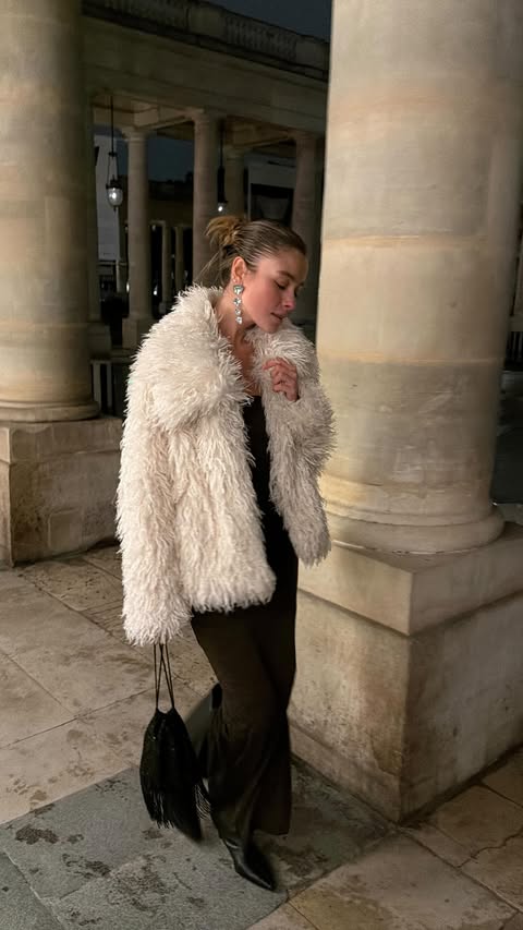 Instagram post by @sviridovskayasasha for Lefties. Caption reads: [...] here 💫
Wearing full outfits from....