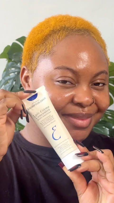 Instagram post by @dizzahfire for Embryolisse. Caption reads: [...] my routine while still delivering. 💙....