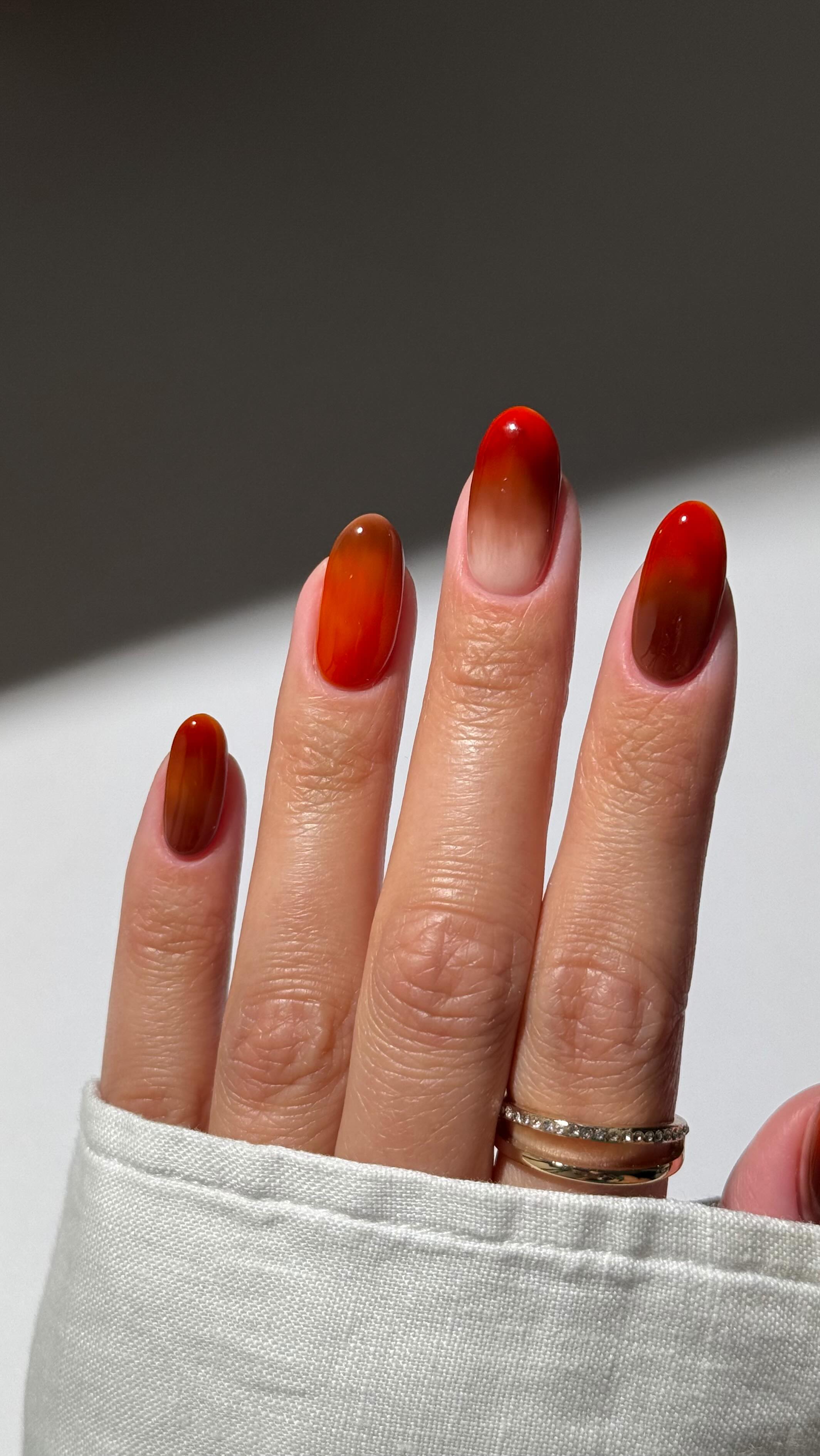 Instagram post by @vviki.mani for Semilac. Caption reads: jelly ombre nails 🤎🍂✨🧡
Yes or no? 🥹

@semilac....