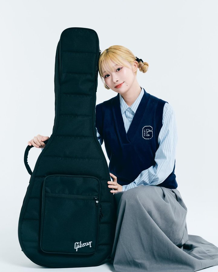 Instagram post by @askpchan69 for Gibson. Caption reads: 🧳 . . Gibson ES GIGBAG CAMPAIGNの....