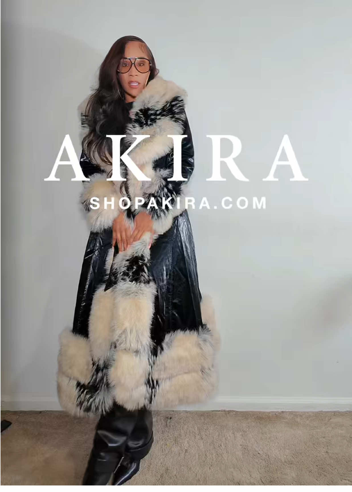 TikTok post by @biancasamonefinds for ShopAKIRA. Caption reads: [...] @AKIRA 5’7 | 175lbs |Medium #shopakira....
