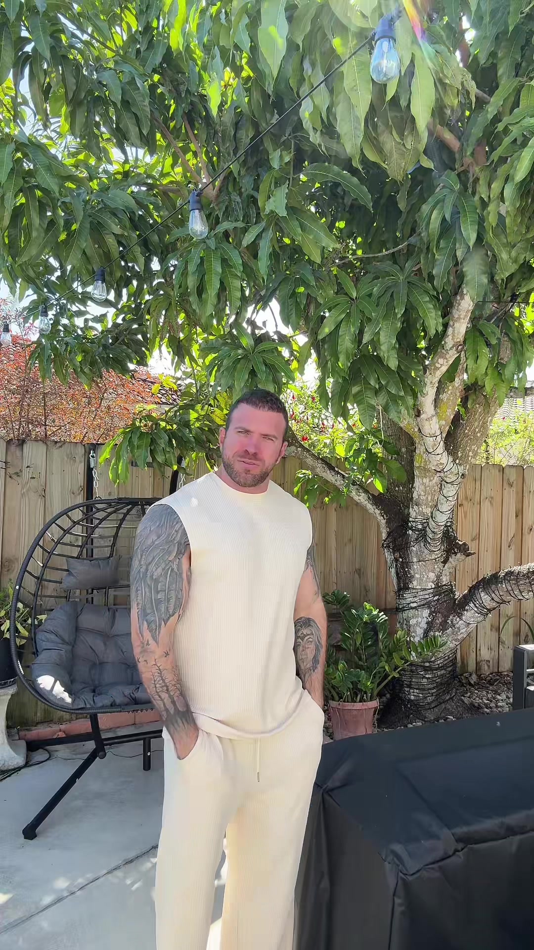 TikTok post by @robertoguillencc for JMIERR. Caption reads: @jmierr #ropaparahombre #style #fashiontiktok....