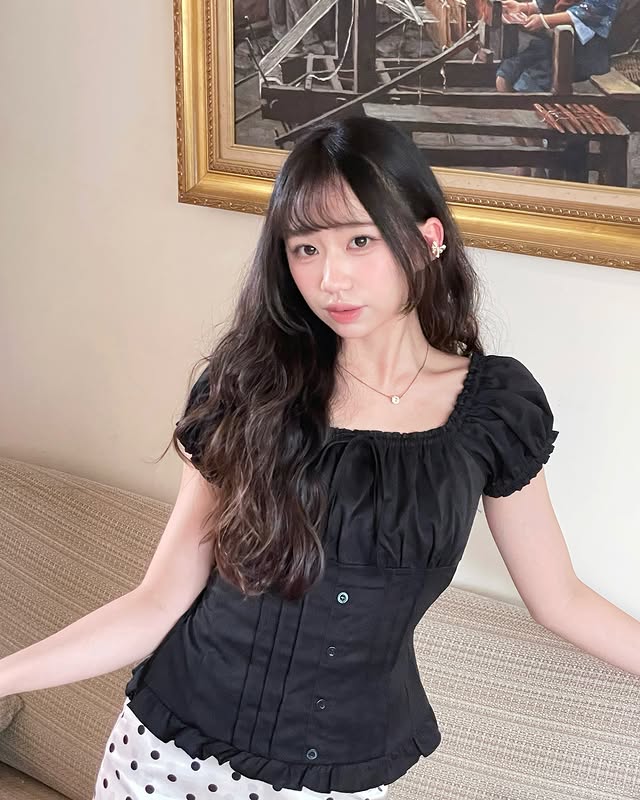 Instagram post by @jnear_hpzz for HOTEL LOVERS. Caption reads: 𝙸♥︎... - 👀✨： @hotel_lovers.official....