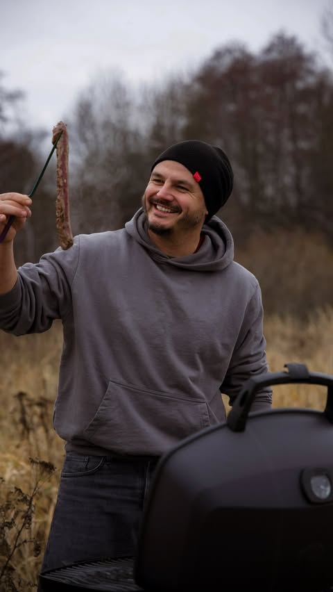 Instagram post by @stasa.roman for Avokádo. Caption reads: Když se řekne jalovec, co vás napadne jako....