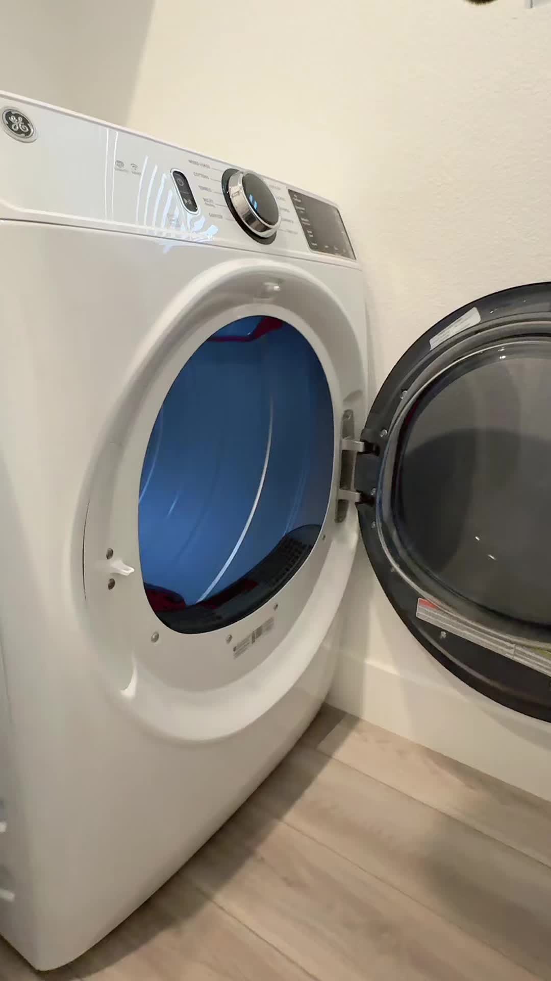TikTok post by @nii_sha12 for UFORU Shop. Caption reads: @UFORU Shop #uforu #dryercleaner #viralvideo [...].
