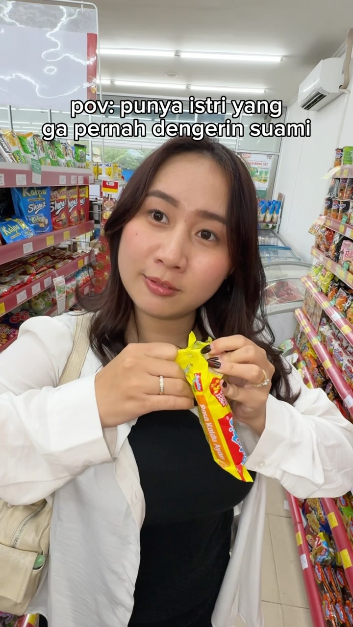 Instagram post by @rexnatanuwijaya for Alfamart. Caption reads: semakin dikasih tau semakin melawan #donnyrexna....