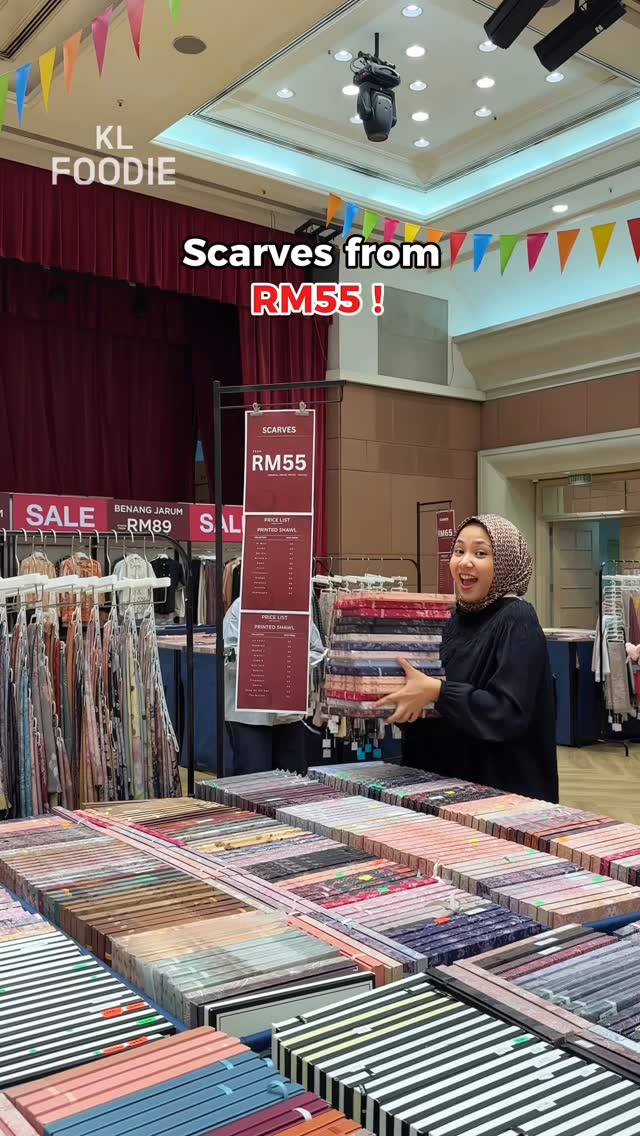 Instagram post by @halalfoodiemy for BUTTONSCARVES. Caption reads: @buttonscarves_my Warehouse Sale is BACK in KL 🤩....