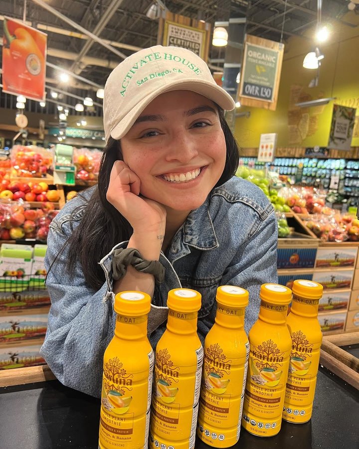 Instagram post by @samanthariveratv for Karviva Beverages. Caption reads: Hey, it’s me again👋🏼 Have you tried....