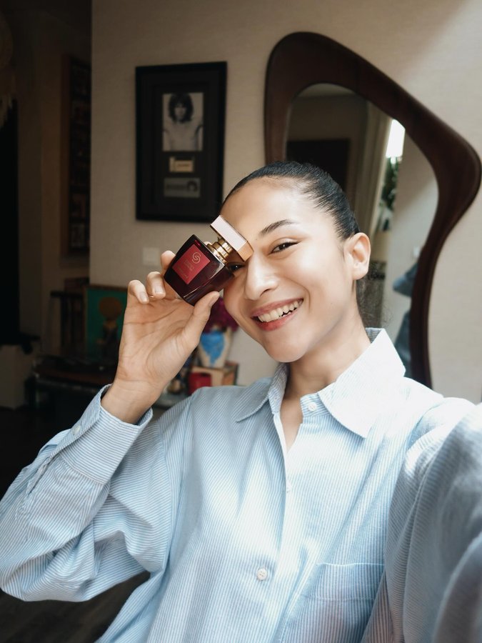 Instagram post by @putrimarino for Oriflame. Caption reads: aroma yang bikin semuanya terasa lebih sederhana,....