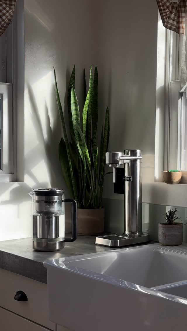 Instagram post by @lindsayobrien for aarke. Caption reads: Never been so hydrated, obsessed with my @aarke....